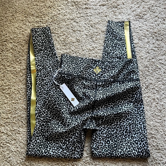 NWT $95 Fierce and Regal The Leopard w/gold stripe High Rise Designer Legging XS - Picture 4 of 8